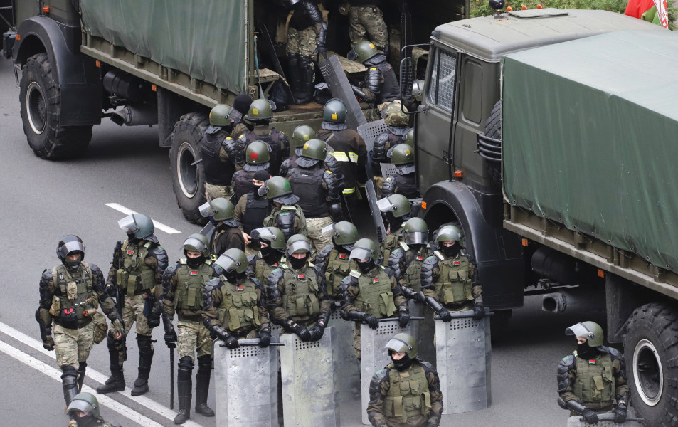 Policie během protestů v Minsku Policie během protestů v Minsku - 42TČen