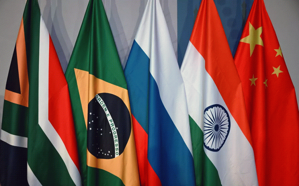 Vlajky členských zemí BRICS v Johannesburgu Vlajky členských zemí BRICS v Johannesburgu - 42TČen