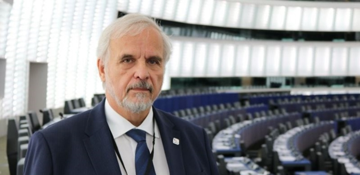 Europoslanec a psychiatr Ivan David Europoslanec a psychiatr Ivan David - 42TČen