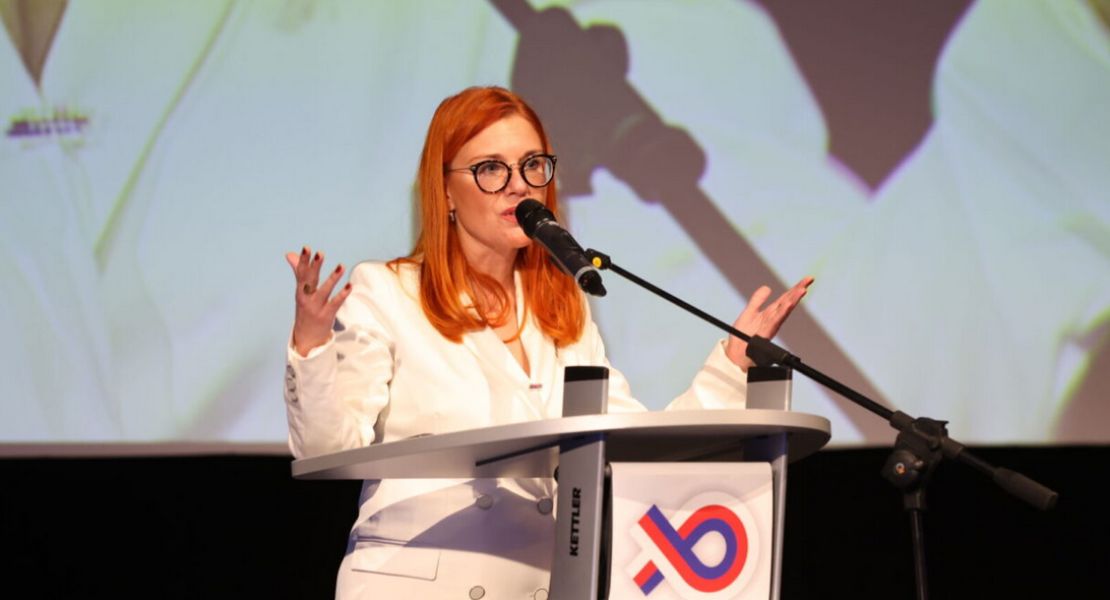 Zuzana Majerová Zuzana Majerová - 42TČen