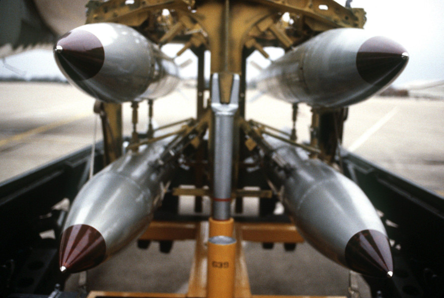 Jaderné bomby B61 Jaderné bomby B61 - 42TČen
