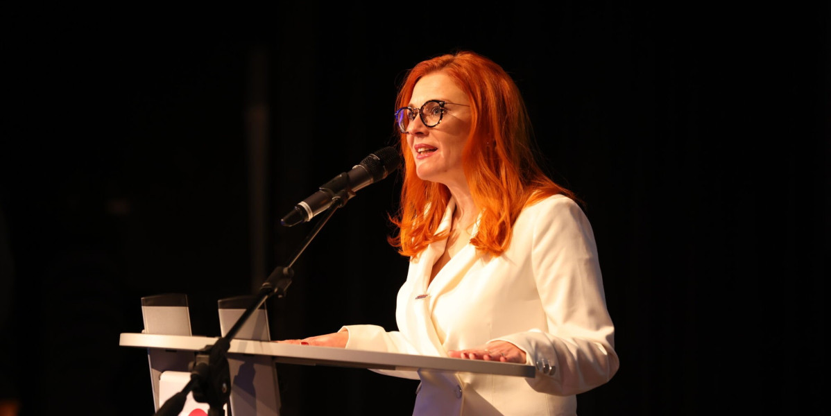 Zuzana Majerová Zuzana Majerová - 42TČen