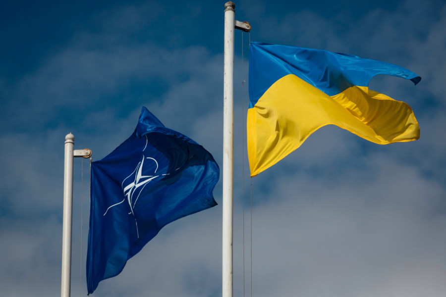Vlajky NATO a Ukrajiny Vlajky NATO a Ukrajiny - 42TČen