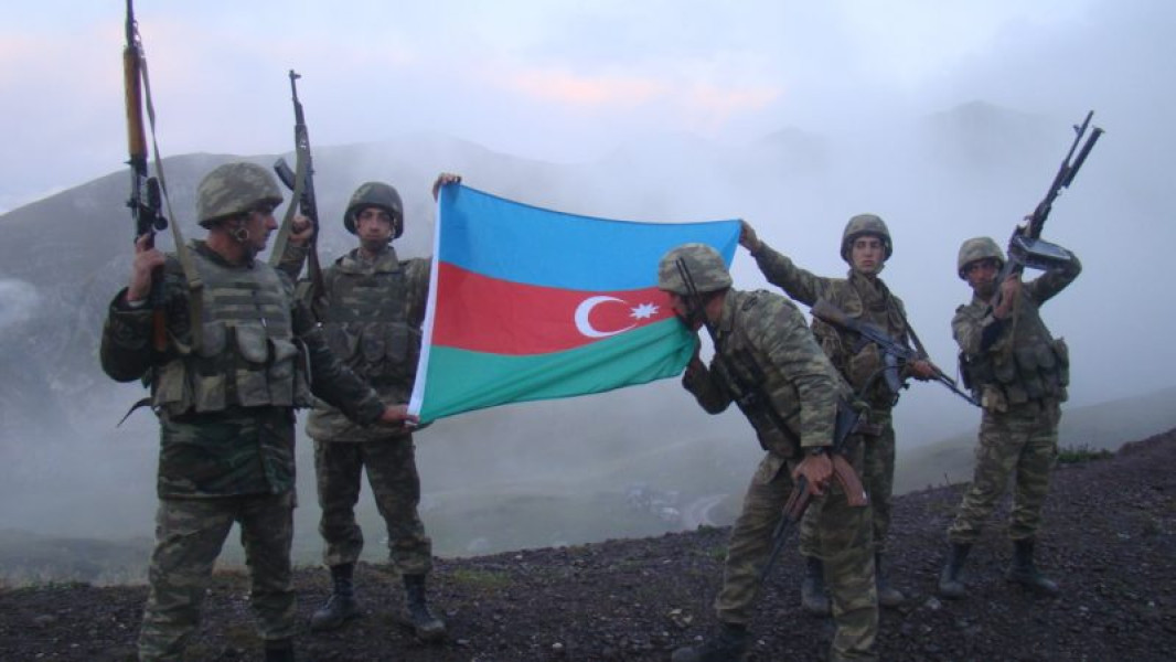 Azeri-soldiers-raise-the-flag-800x450.jpg Azeri-soldiers-raise-the-flag-800x450.jpg - 42TČen