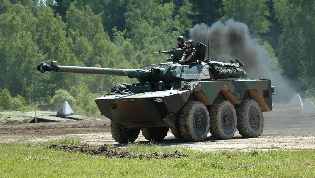 Francouzský tank AMX-10RC Francouzský tank AMX-10RC - 42TČen