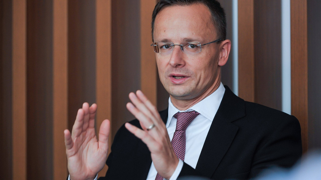 Péter Szijjártó Péter Szijjártó - 42TČen