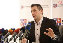 Milan Uhrík  - 42TČen
